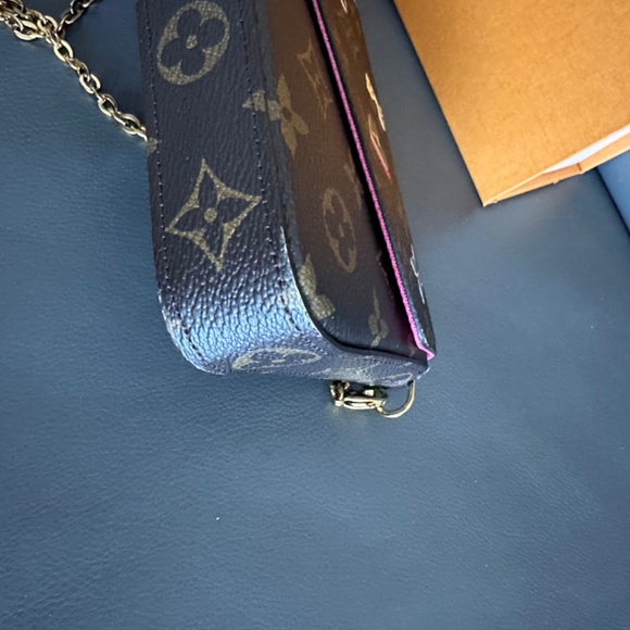 Louis Vuitton Felicie Key logo - Picture 15 of 17
